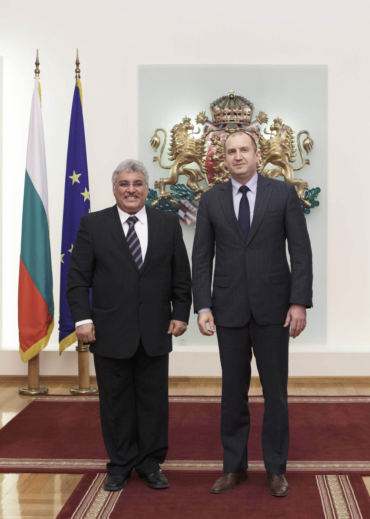 السفير يعقوب العتيقي مهنئاً الرئيس البلغاري الجديد الجنرال رومن رادف بمناسبة تنصيبه