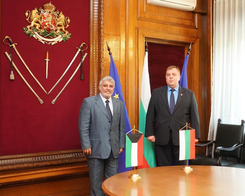 لقاء  السفير يعقوب العتيقي مع نائب رئيس الوزراء ووزير الدفاع البلغاري